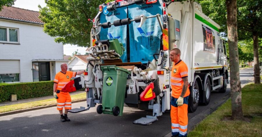 ILvA haalt restafval op ondanks carnaval: stad Ninove vraagt containers pas maandagochtend buiten te zetten.