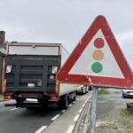 Tijdelijke verkeerslichten op Moorselbaan (N411) door werken van Wyre.