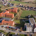 Vernieuwde zorgcampus Denderrust in Herdersem feestelijk ingehuldigd: warme zorg in een open en groene omgeving.