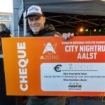 Recordeditie voor AZORG City Nightrun Aalst: 2.000 deelnemers beleven unieke nachtloop.