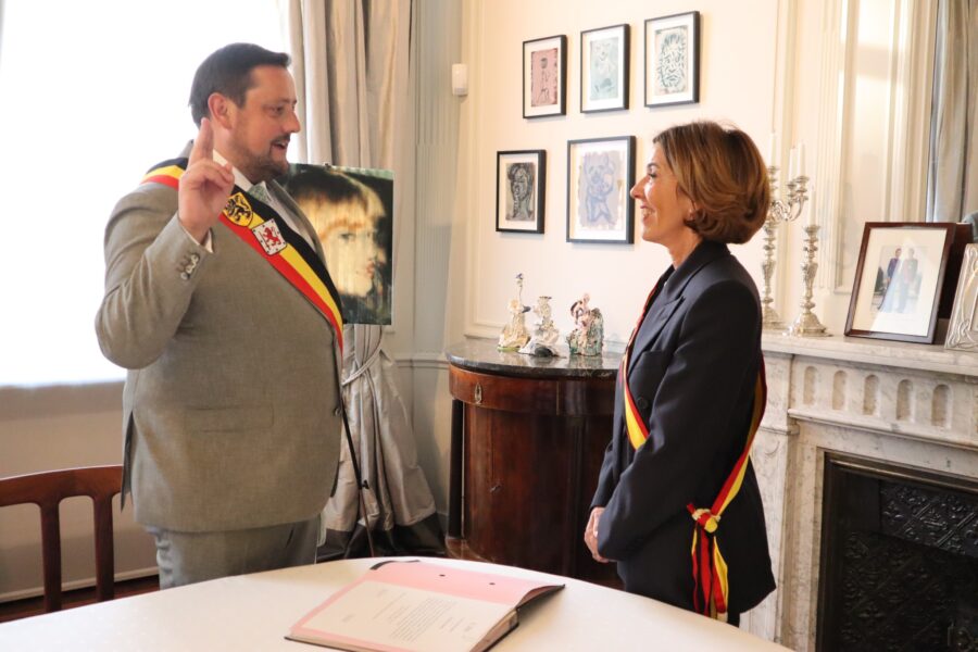 Wim Lammens legt eed af als nieuwe burgemeester van Erpe-Mere: “Klaar om verantwoordelijkheid op te nemen voor onze inwoners”