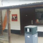 Afbraak van gebouwen voormalige voetbalclub Mere op site Sint-Bavo aan de gang.