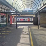 Fietsenstalling aan station Dendermonde verplaatst om doorgang te vergroten.