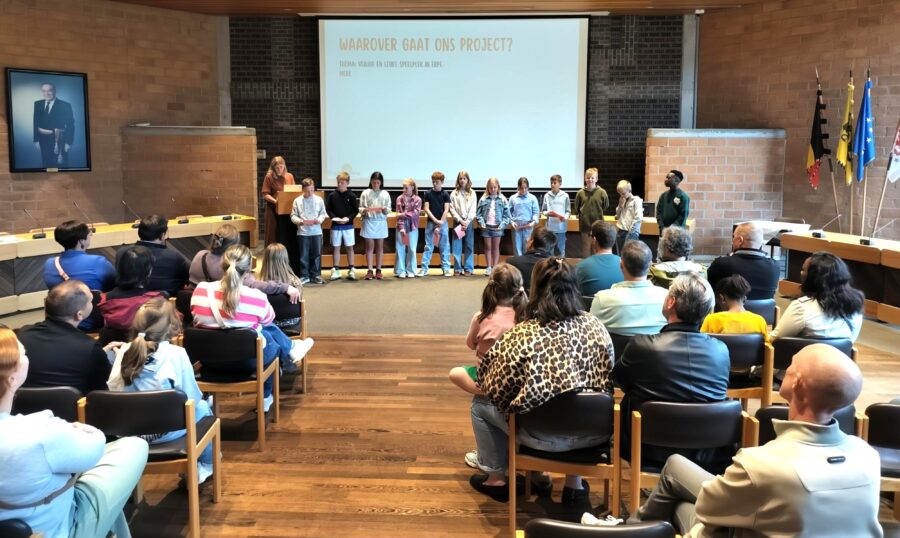 Kindergemeenteraad van Erpe-Mere presenteert ambitieus project voor veilige en uitdagende speelplekken.