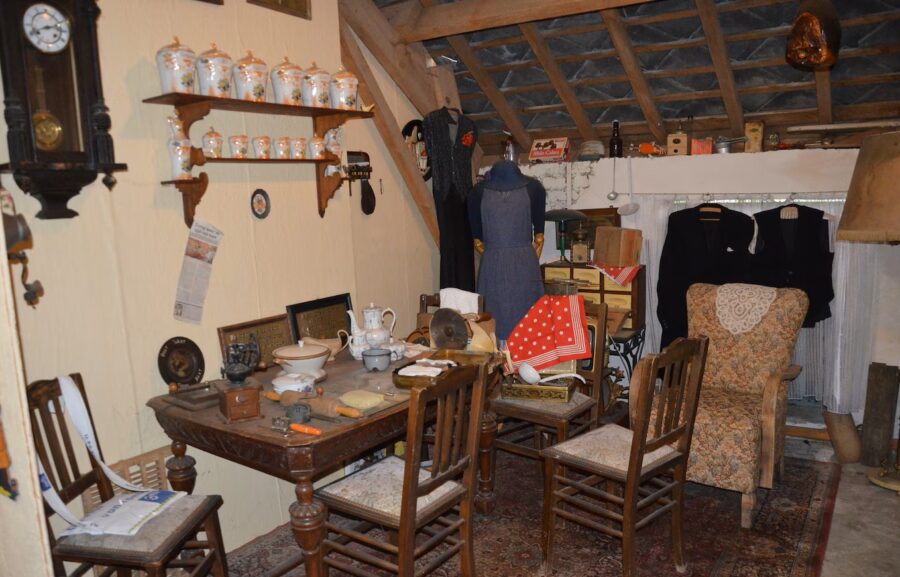 Laatste ambachtendag in Mini Museum Mussenzele lokt veel volk: museum blijft wel bestaan.