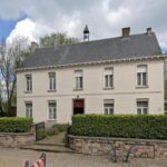 Felle discussie in gemeenteraad Haaltert over verkoop pastorijsite: verkoop goedgekeurd ondanks protest en petitie.