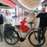 Saskia uit Lennik wint elektrische fiets tijdens Ninia Summer Vibes-actie.