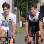 Van voetbalbroers tot wielertalenten: tweeling Emile en Thibault Vuylsteke beleven een droomseizoen op twee wielen.