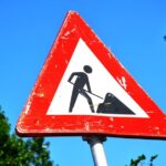 Nutswerken zorgen voor tijdelijke verkeersafsluiting in Spoorwegstraat en Kriekelaar.