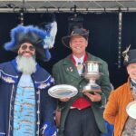 Haaltertse belleman Tim Van Laethem wint twee wisselbekers op prestigieus toernooi in Engeland: “Nu weten ze daar waar Haaltert ligt”