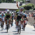 Kenzo Vandenabeele sprint naar overtuigende zege in Denderbelle en toont topvorm richting Belgisch kampioenschap.