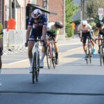 Jorne Braeckmans sprint naar eerste seizoenszege na indrukwekkende ontsnapping in Denderbelle.
