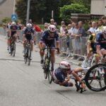Kobe Vervaet wint wielerwedstrijd van Avia-Rudyco Cycling Team, maar eerste zege krijgt wrange nasmaak na zware valpartij.