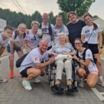 Ninovieter Marie Duym stapt 100 km Dodentocht en zamelt 7.911 euro in voor WZC De Pastorij.