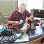 Repair Café, een unieke kans om defecte spullen te laten herstellen.