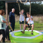 Honderden kinderen trotseren hindernissen tijdens scholenveldloop in Melle.