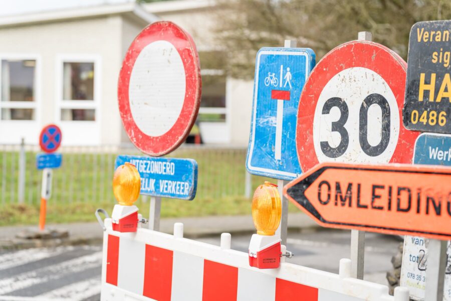 Nieuw asfalt voor fietspad langs Ten Ede: verkeer richting Zottegem moet omrijden.