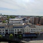 Politie Aalst voert controles op aan McDonald’s op Grote Markt na meldingen van overlast en bedreiging met mes.