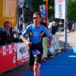 Grim Doclo kroont zich in Zofingen tot wereldkampioen Powerman bij agegroupers.