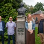Gestolen borstbeeld van buskruitfabrikant Cooppal keert na vijftien jaar terug naar Wetteren.