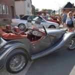 Cars ’n Coffee lokt 9.000 bezoekers naar Denderhoutem met bijna 740 oldtimers.