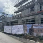 Plaatsing kraan in Guido Gezellestraat op woensdag 7 oktober voor bouwproject Alcedo.