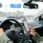 Politie voert extra controles uit op smartphonegebruik achter het stuur.