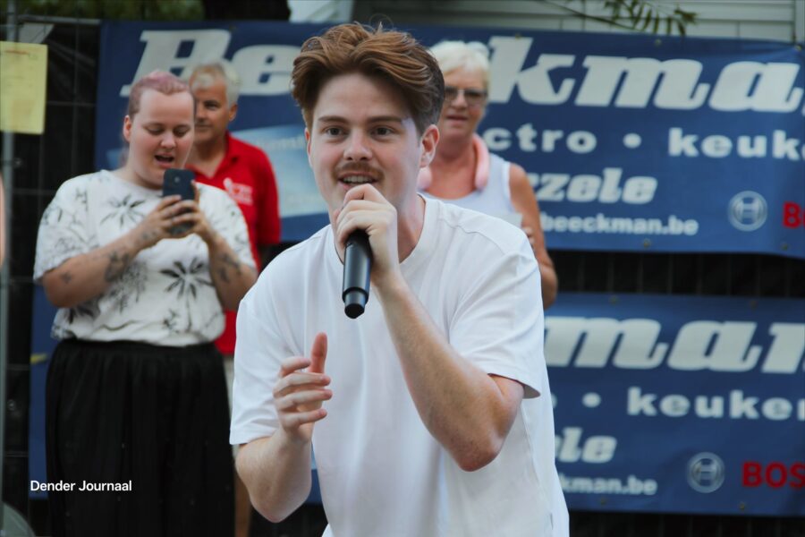 Denderwindekse zanger Jens geeft op 12 december zijn eerste eindejaarsconcert in Ninove.