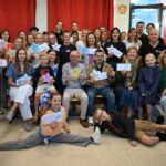 Leerkrachten in Grotenberge feestelijk in de bloemetjes gezet op Dag van de Leerkracht.