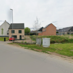Open Veldstraat in Denderleeuw tijdelijk afgesloten voor afbraak en vervanging hoogspanningscabine.
